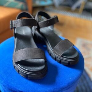 Black strappy wide width chunky sole sandal. Size 9w.